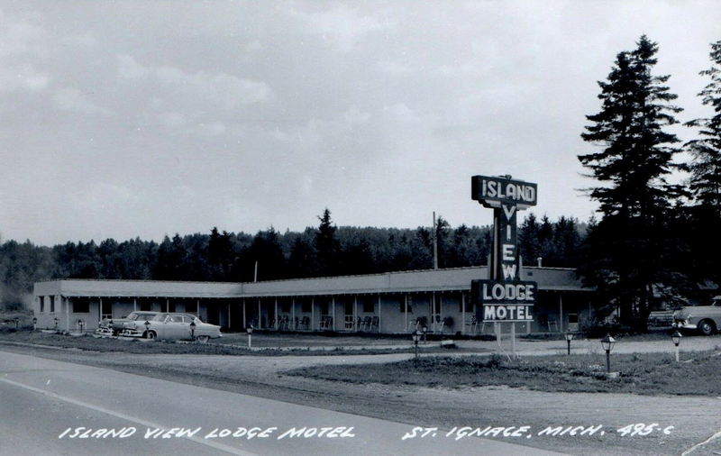 Chalet North Motel (Island View Lodge Motel) - Old Photo